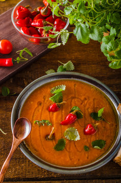Delish tomato soup with bread and chilli