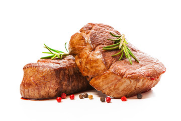 Grilled beef fillet steaks with spices