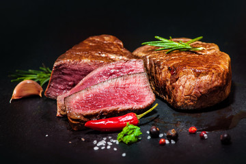 Grilled beef fillet steaks with spices