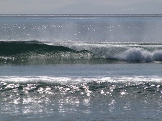 キラキラ光る波