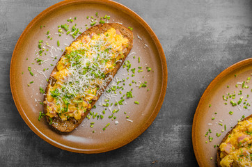 Scrambled eggs with cheese
