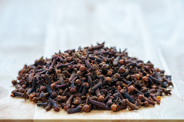 Dry cloves