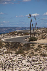 Obraz premium route sinueuse au bord de la mer