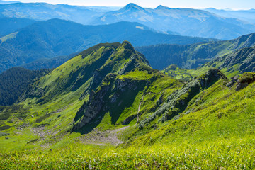 Obraz premium Beautiful panorama of the mountains in the spring