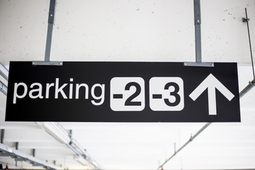 segnaletica per parcheggio colore nero 