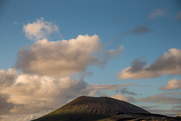 Paesaggio desertico di sabbia vulcanica nel Parco Nazionale di Timanfaya in Lanzarote - Canarie
