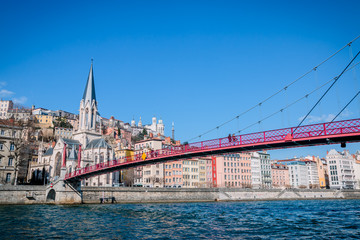 Passerelle Saint-Georges et vieux Lyon vu des quais de Saône