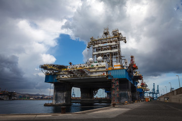 Fototapeta premium Oil platform