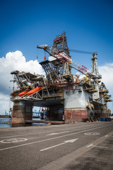 Oil platform