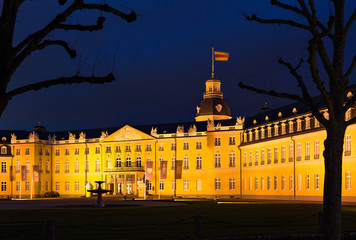 Schloss Karlsruhe bei Nacht