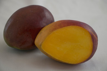 Mango siced and whole