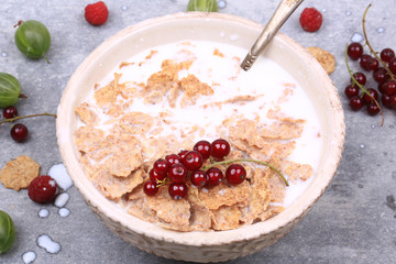 healthy breakfast of granola with fresh berries