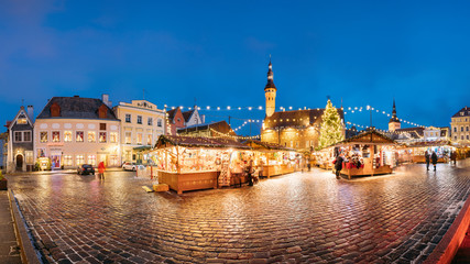 Fototapeta na wymiar Christmas Market On Town Hall Square In Tallinn, Estonia. Christmas