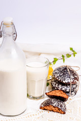 milk and gingerbread cookies