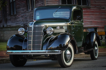 Obraz na płótnie Canvas Classic Shining Pickup truck with natural back round