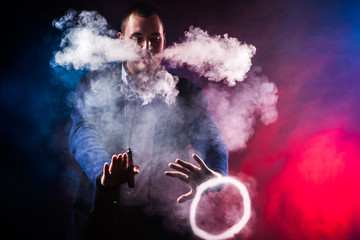 Obraz premium Rings of smoke. Tricks with electronic cigarettes.