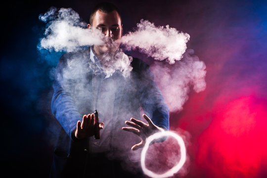 Rings of smoke. Tricks with electronic cigarettes.