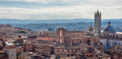 Fototapeta na wymiar Aerial view of the city of Siena