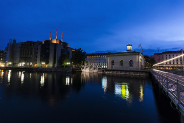 Fototapeta premium Panorama of Geneva at night