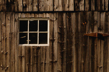 Fototapeta na wymiar Weather-worn Barn