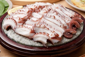 muneo sukhoe is Parboiled Octopus