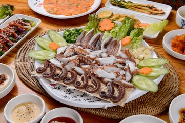 muneo sukhoe is Parboiled Octopus