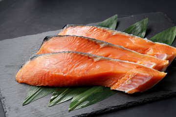 鮭の切り身　Salmon fillets