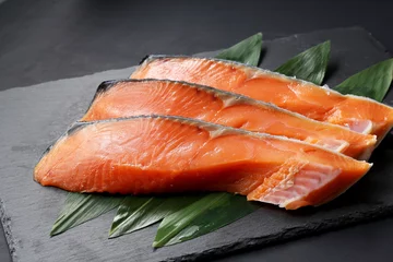  鮭の切り身　Salmon fillets © Nishihama