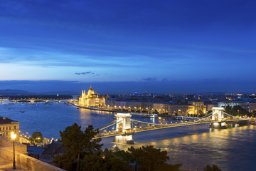 Fototapeta na wymiar Budapest Chain Bridge and Parliament