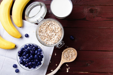 Oatmeal flakes with blueberry
