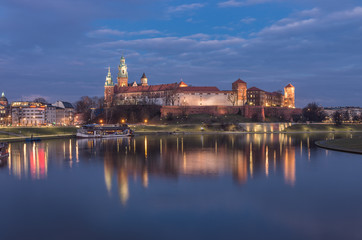 Naklejka premium Krakow, Poland, Wawel Castle and Wawel cathedral over Vistula river in the night
