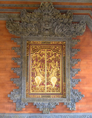 verziertes Fenster im Batuan Tempel - Bali