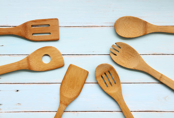 Bamboo 6pc kitchen tools on wooden table