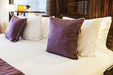  set of pillows on the bed of king size in the hotel