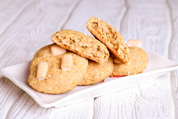 cookies with sesame seeds and marshmallow