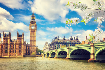 Obraz na płótnie Canvas Big Ben and westminster bridge in London