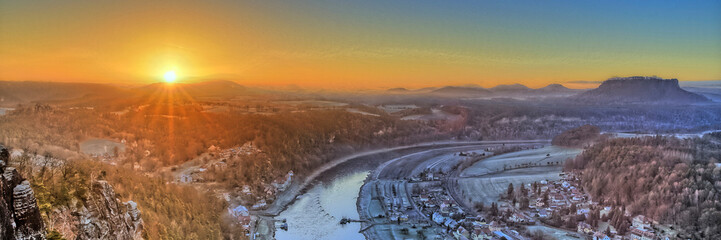 Blick von der Bastei / Sonnenaufgang im Winter