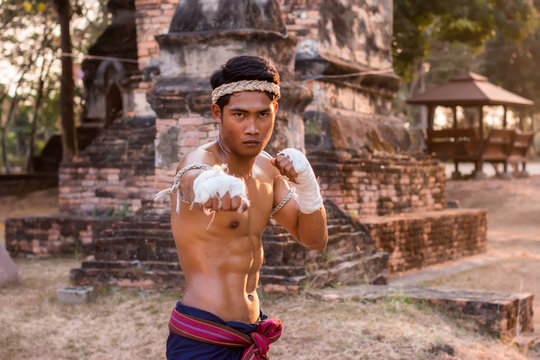 Muay Thai .