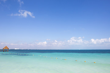 Fototapeta na wymiar Tropical pier. Seascape from the Caribbean ocean. 