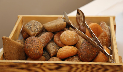 Eine Kiste Brötchen