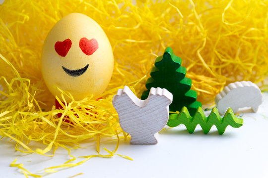 Happy easter: emoji as easter egg in yellow gras - smiling face with heart shaped eyes

