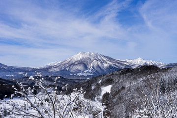 雪化粧した妙高山