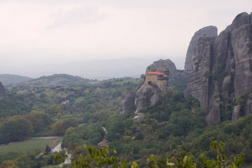 Fototapeta na wymiar Mountains of greece, fog and monastery