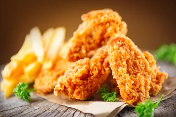 Foto op Plexiglas Crispy fried kentucky chicken wings on wooden table © Subbotina Anna