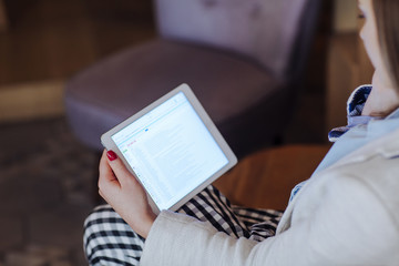 Obraz premium Woman Talking on Phone and Looking at Tablet