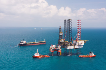 Offshore oil rig drilling platform