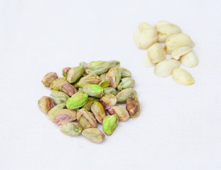 graines de pistaches décortiquées,et coquilles