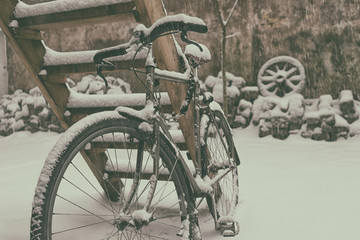 Fototapeta na wymiar Bike in the snow in the winter
