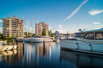 Yachthafen Bottighofen am schönen Bodensee im Sommer