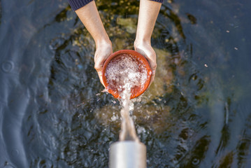 Fuente de agua  natural.
